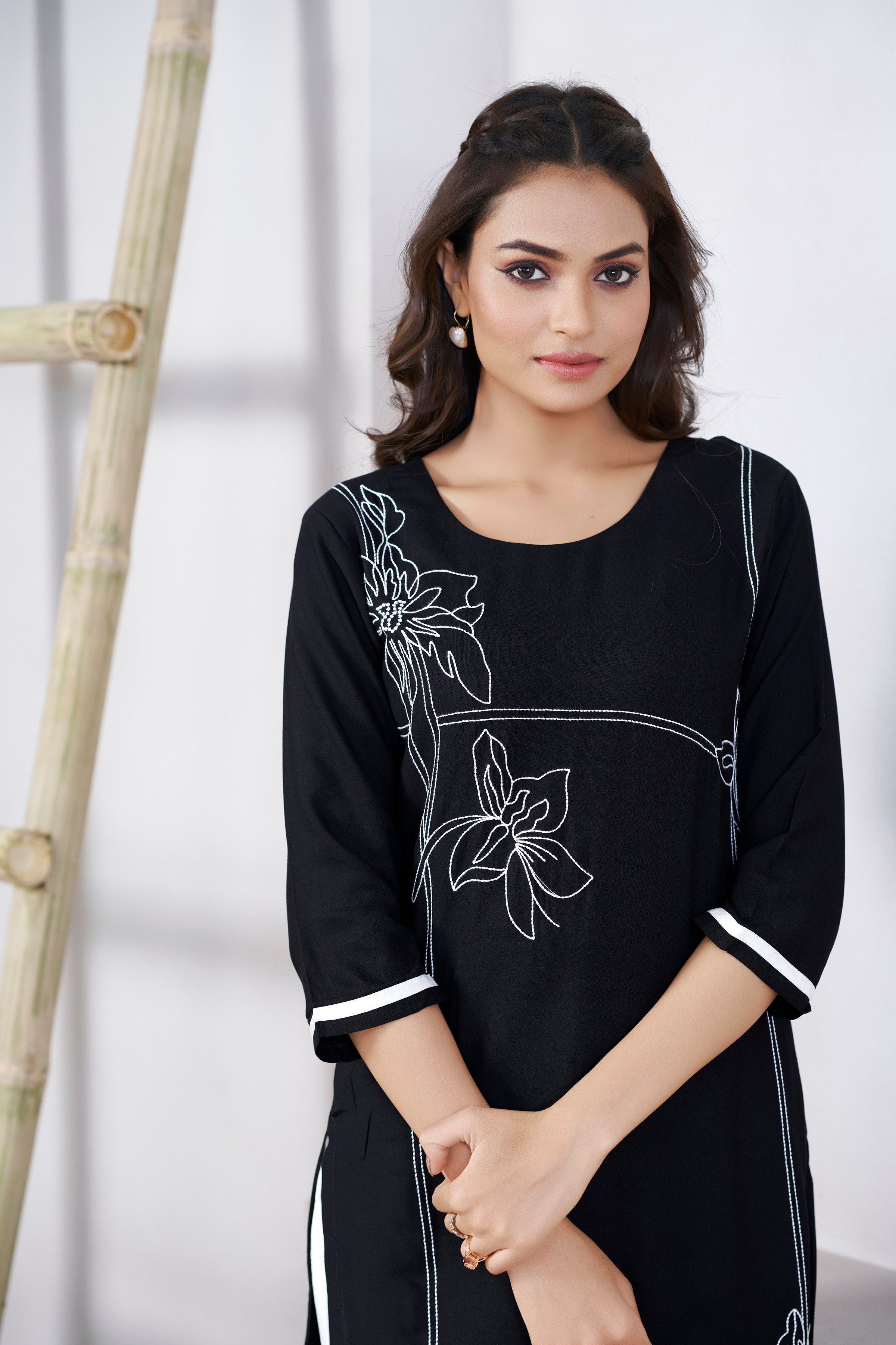 Women's Viscose Rayon Black Floral Embroidery Kurti
