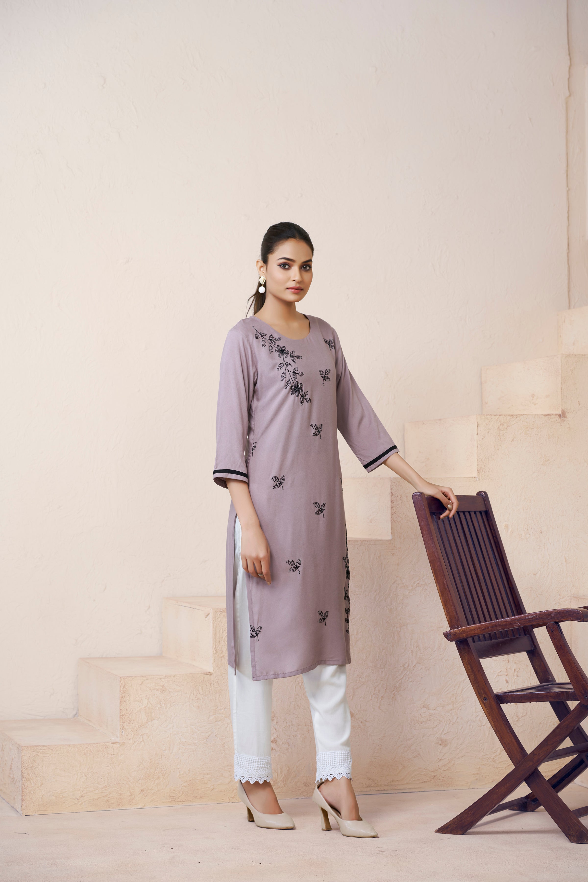 Women's Viscose Rayon Grey Floral Embroidery Kurti