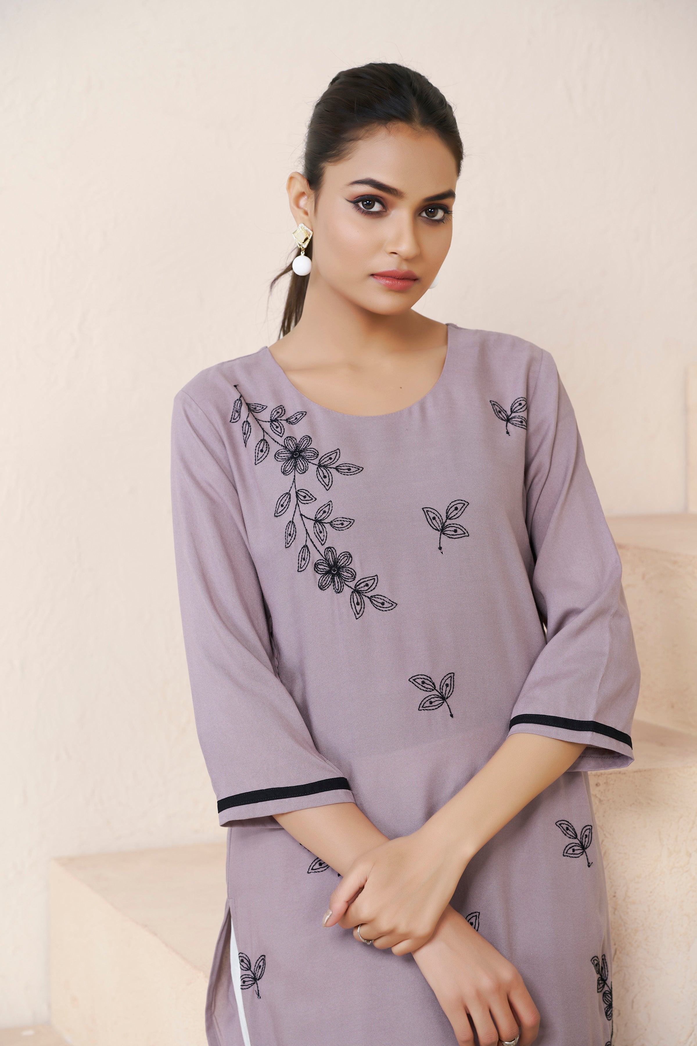 Women's Viscose Rayon Grey Floral Embroidery Kurti