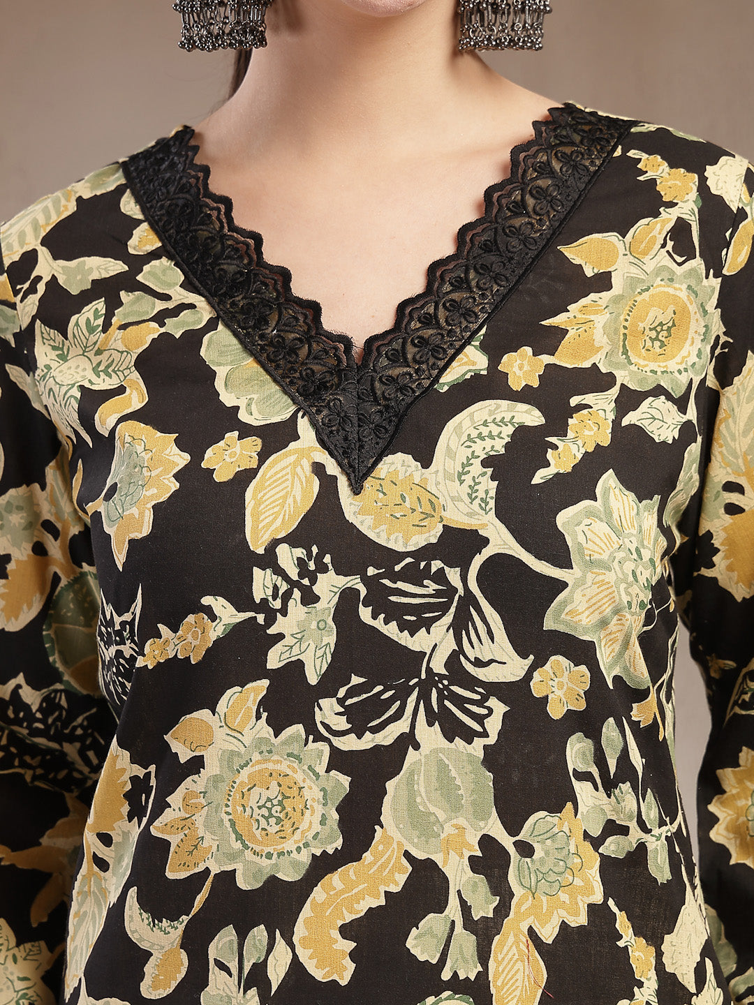 Stylum Women's Black Floral Printed Cotton Straight Kurta (BLACKPOPCORN)