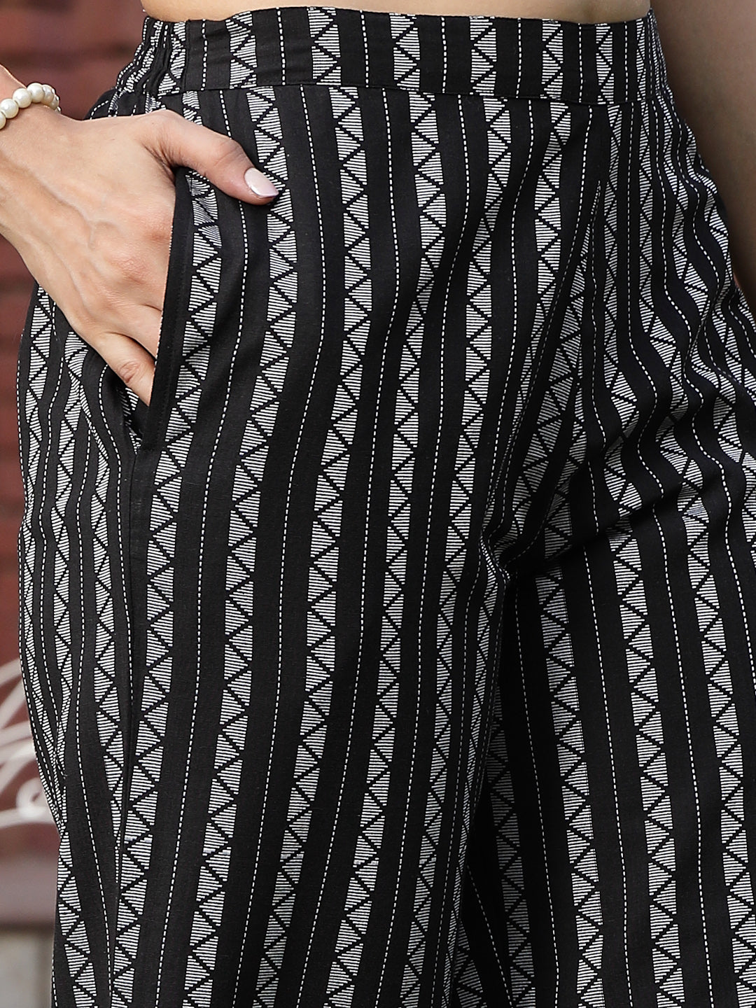 Women's Black Printed Cotton Blend Co-Ords Set (CSBLACKSCOTT) | DesiQl