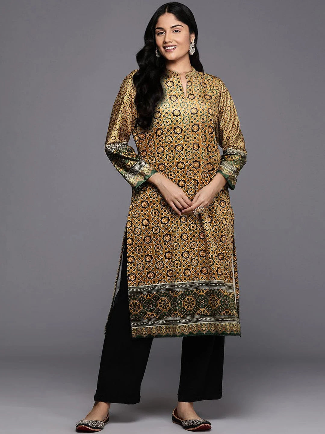 Women Ethnic Motifs Printed Gotta Patti Velvet Kurta-AP-AHKUVLDP-1107
