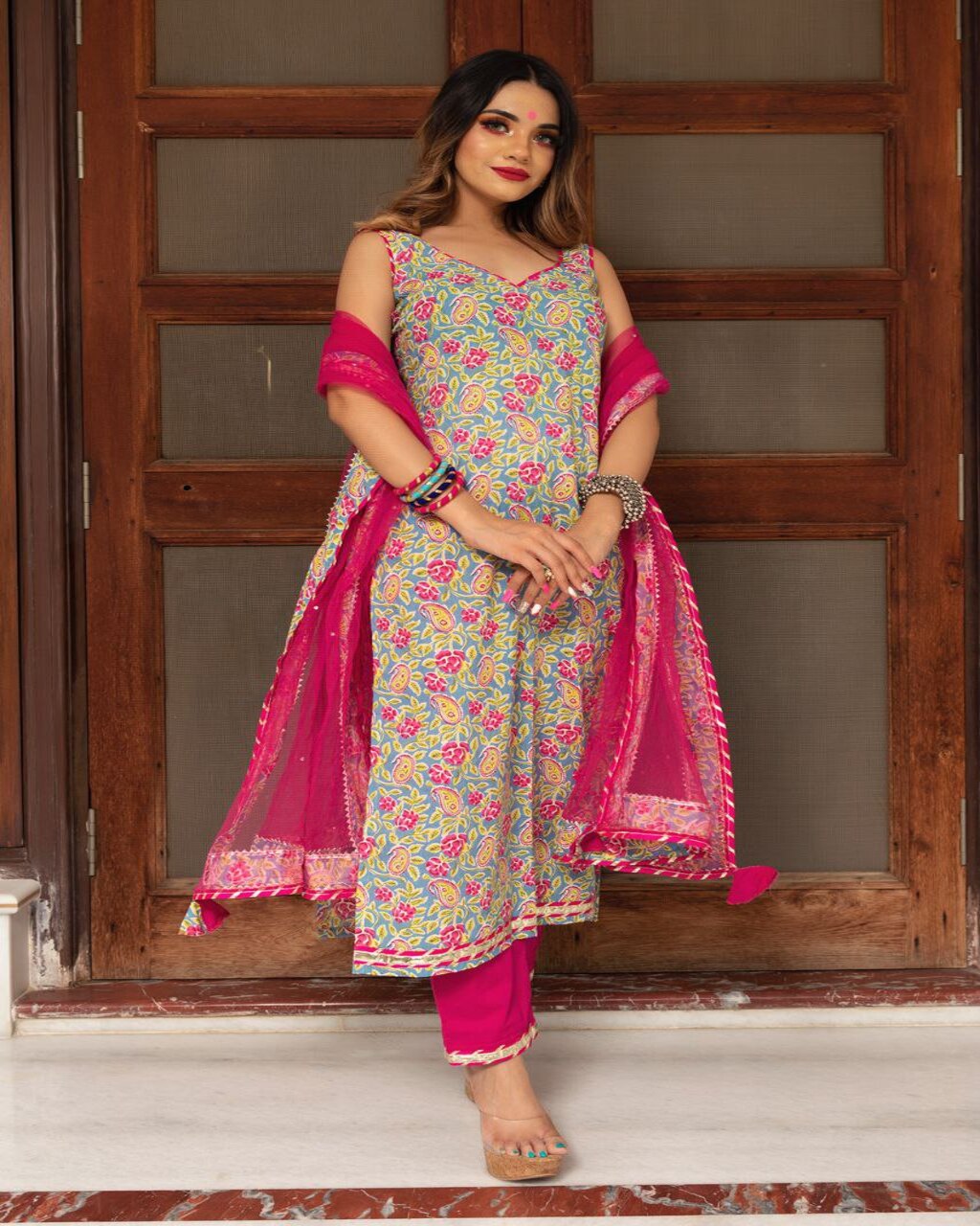 Women's Floral Printed Knee Length V Neck Sleeveless Kurti And Pant Set With Dupatta