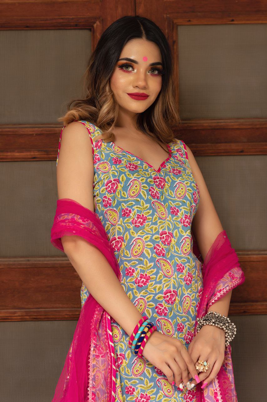 Women's Floral Printed Knee Length V Neck Sleeveless Kurti And Pant Set With Dupatta