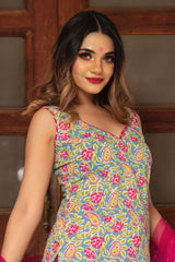 Women's Floral Printed Knee Length V Neck Sleeveless Kurti And Pant Set With Dupatta-HFXMA-K133-PINK
