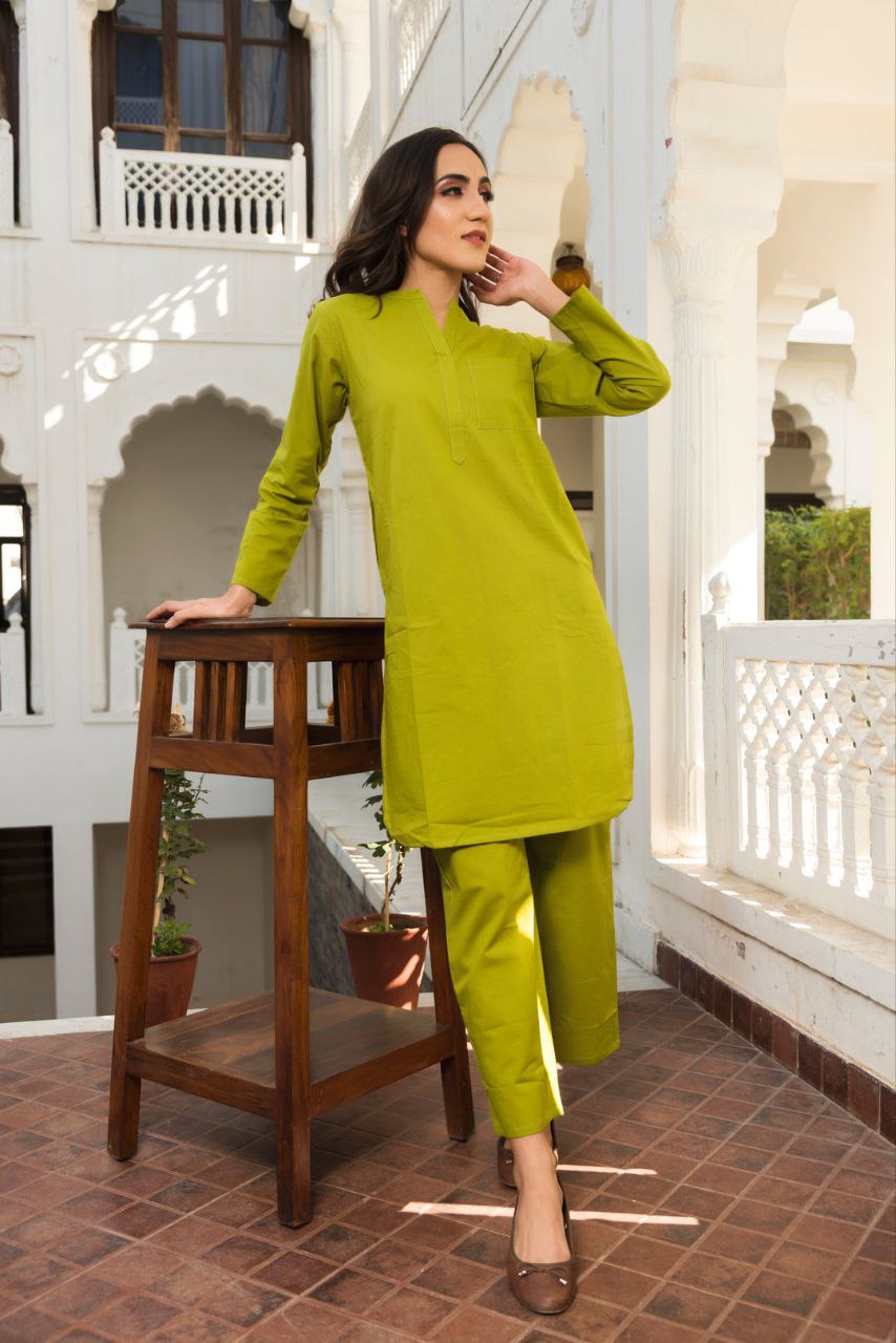 Women's Knee Length Mandrian Collar Neck 3/4 Sleeves Solid Co-ords Set