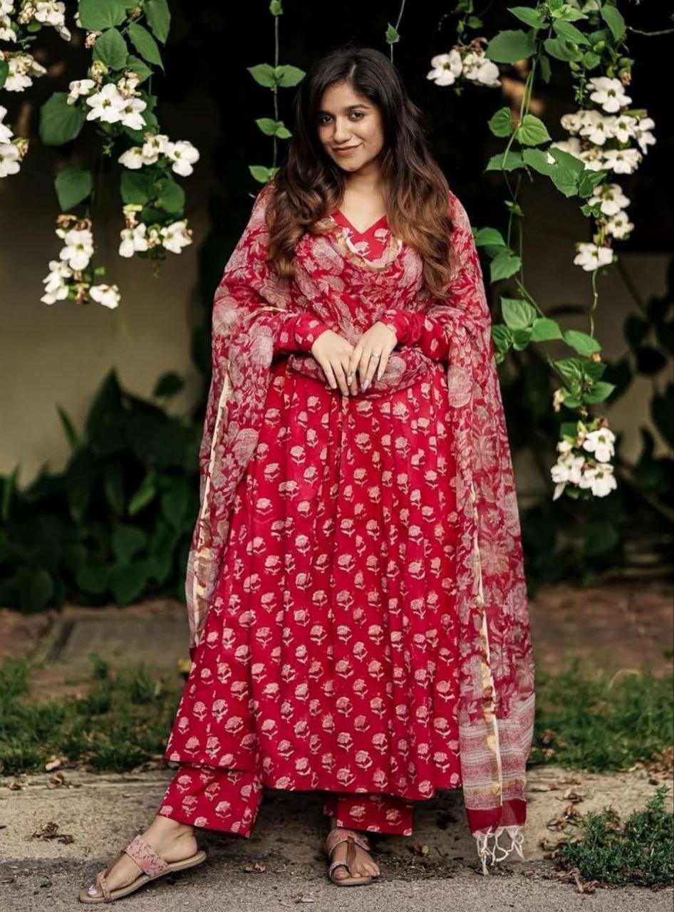 Women's Floral Printed Knee Length Flared Rayon Kurti And Pant Set With Cotton Printed Dupatta (K169)