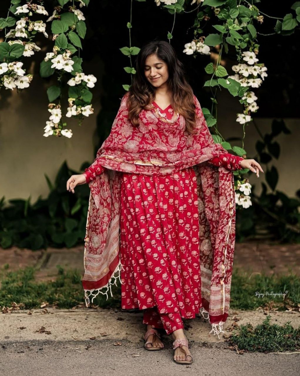 Women's Floral Printed Knee Length Flared Rayon Kurti And Pant Set With Cotton Printed Dupatta (K169)