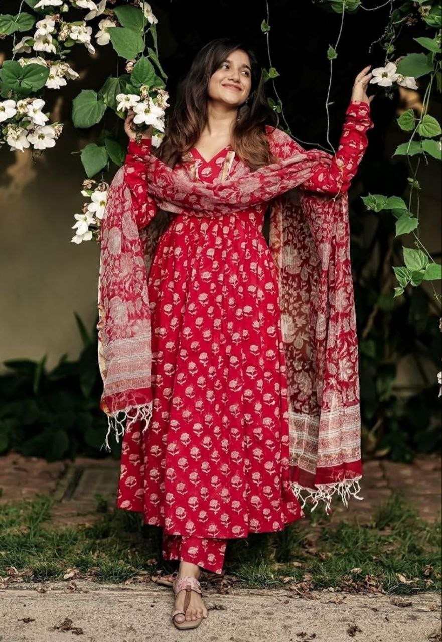 Women's Floral Printed Knee Length Flared Rayon Kurti And Pant Set With Cotton Printed Dupatta (K169)