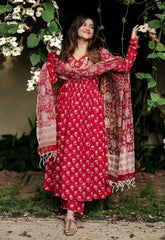 Women's Floral Printed Knee Length Flared Rayon Kurti And Pant Set With Cotton Printed Dupatta (K169)-HFXMA-K169-RED