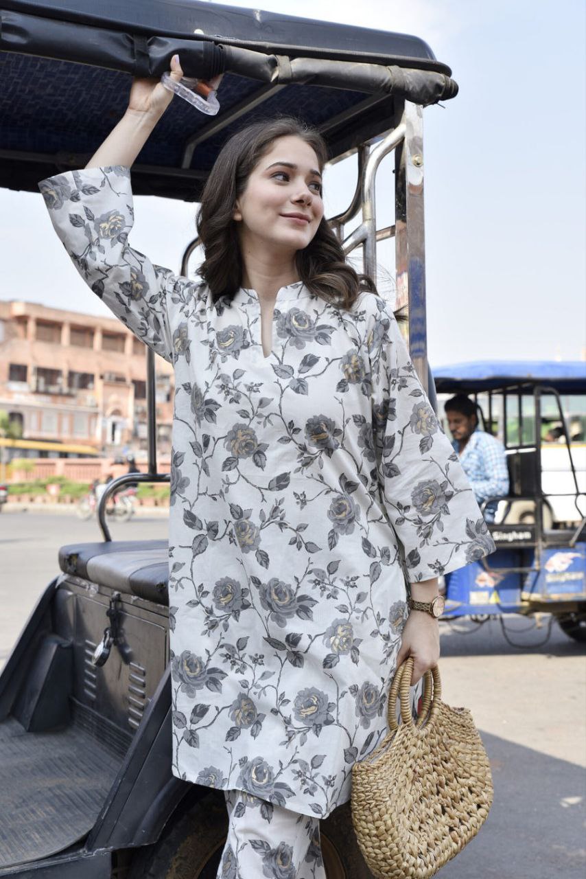 Women's Floral Printed Knee Length V Neck Rayon Kurti And Pant Set (K197)