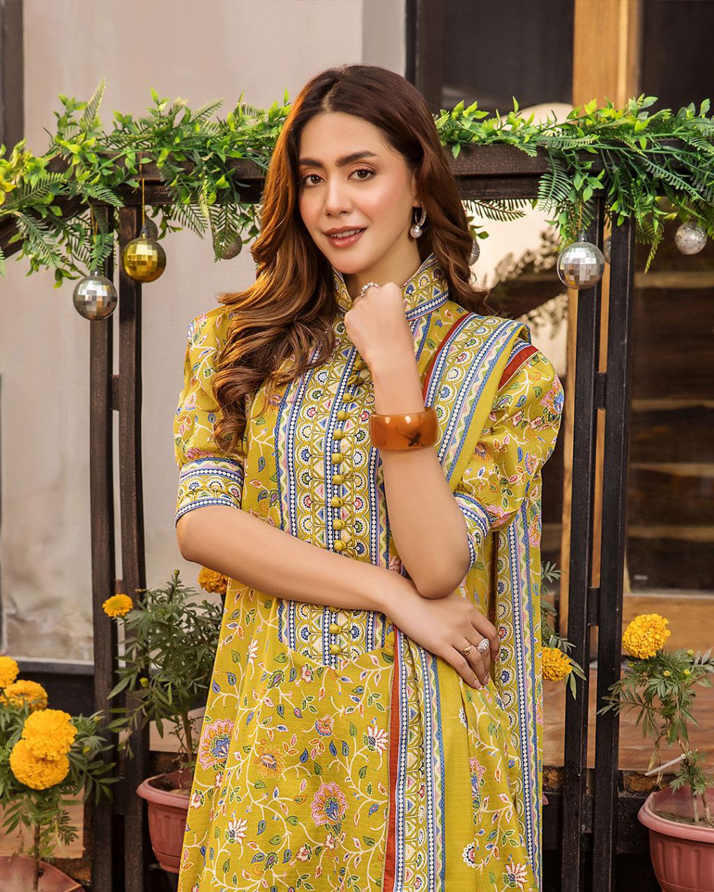 Women's Floral Printed V Neck Kurti And Pant Set With Printed Dupatta