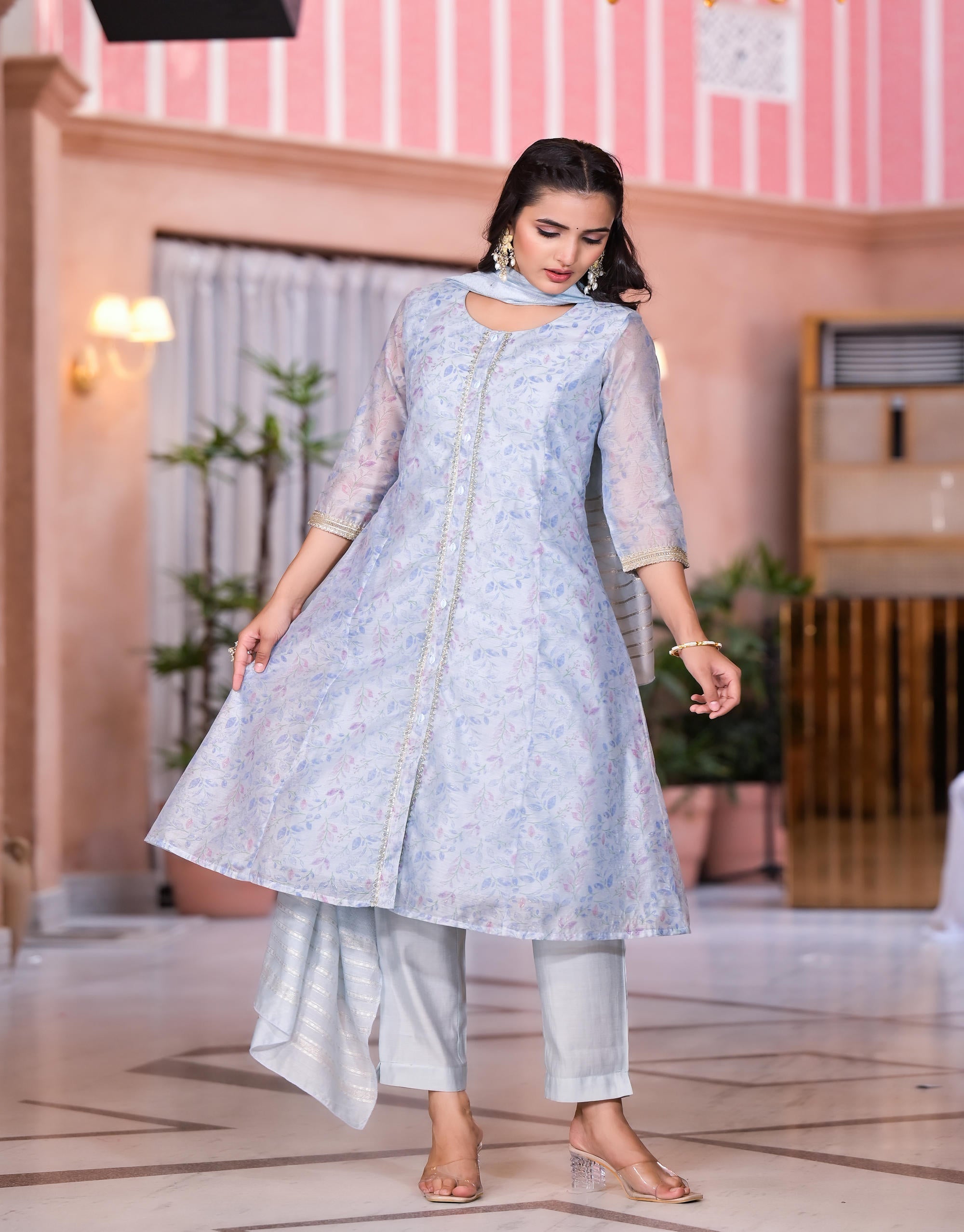 Grey Floral Printed Chanderi Kurta Set With Lace & Buttons | DesiQlo