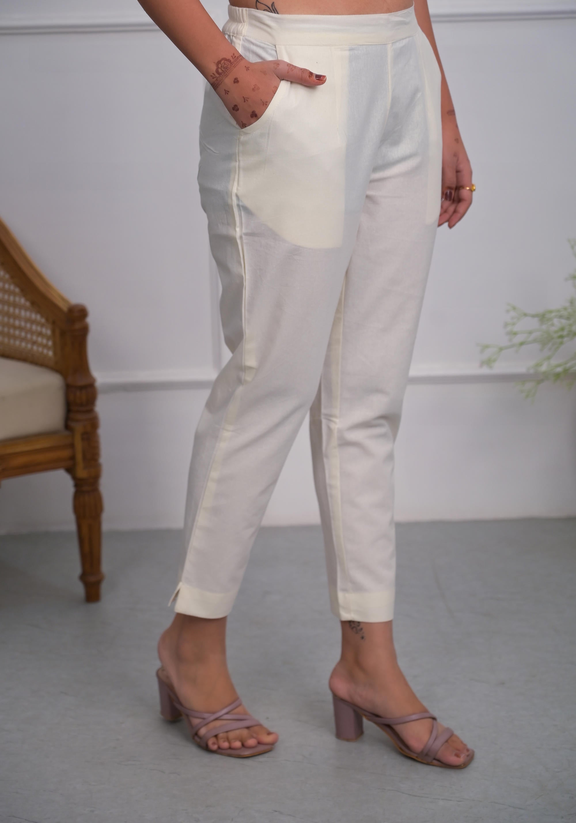 White Solid Cotton Pants With Partially Elasticated Waistband And Two 