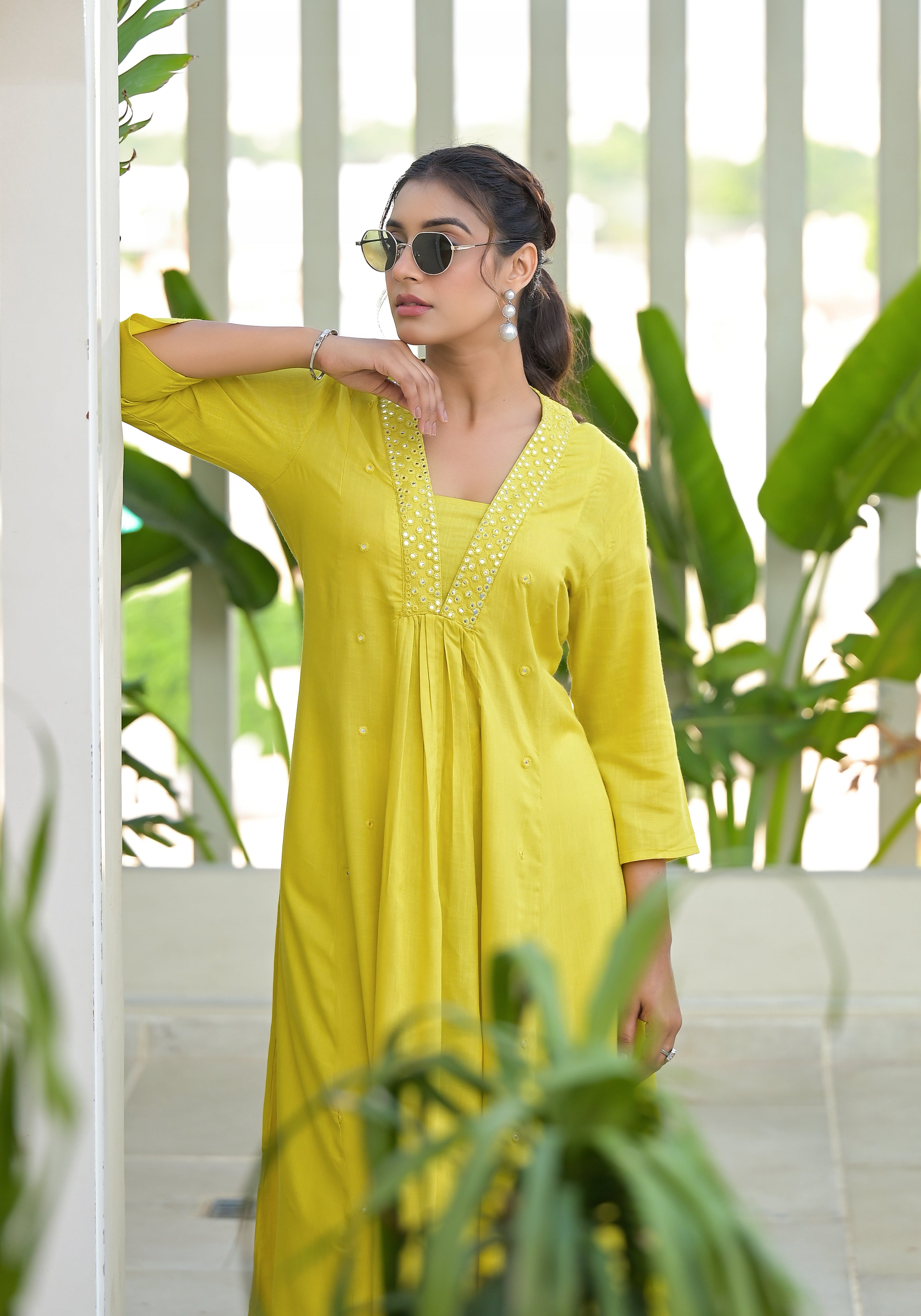 Yellow Solid Liva Rayon Kurta With Mirror Work | DesiQlo