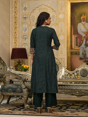 Green Floral Printed Rayon Kurta Pant With Dupatta Set With Thread Work & Tassels-J4749GREEN