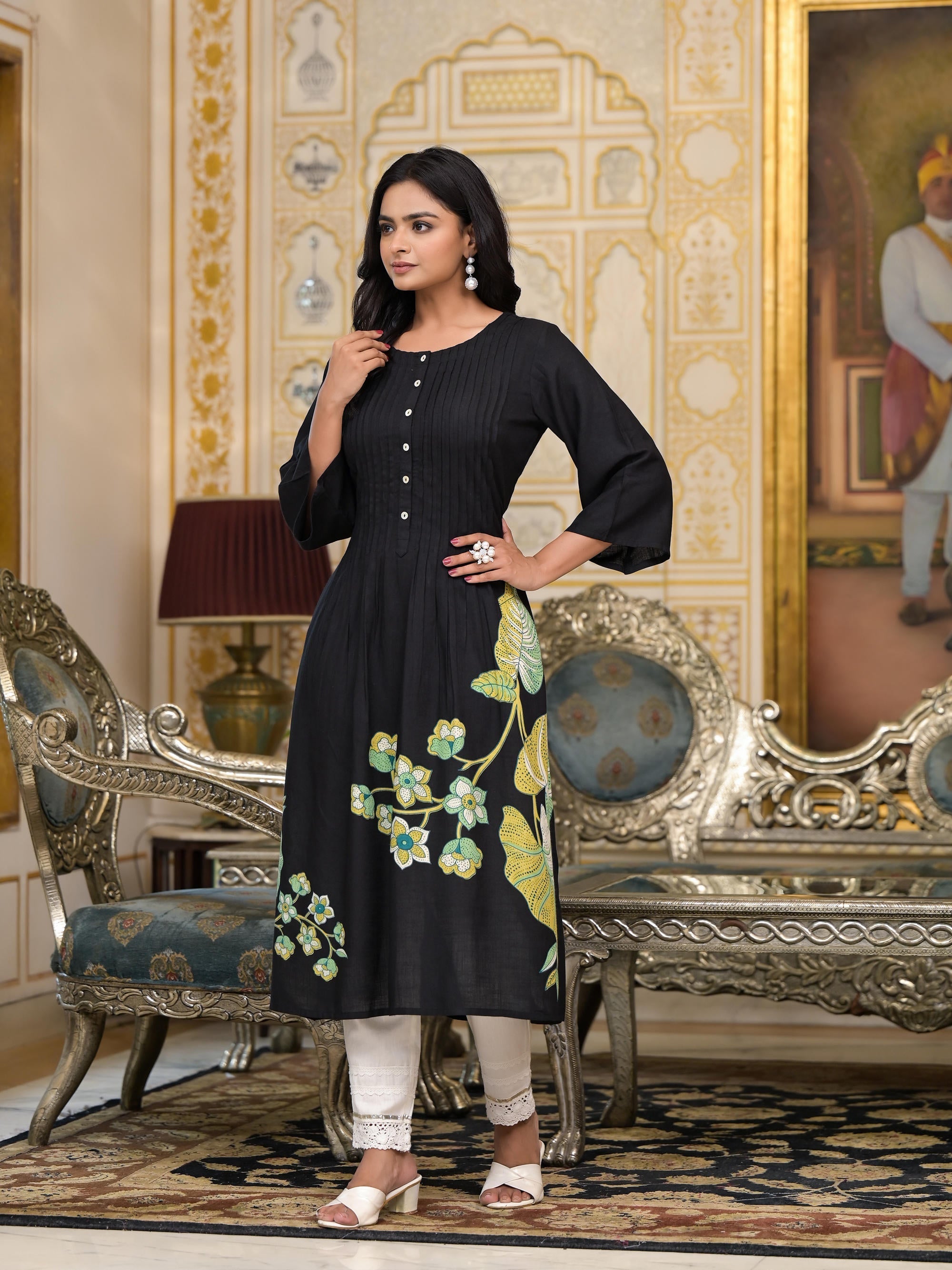 Black Floral Printed Liva Rayon Kurta With Buttons | DesiQlo