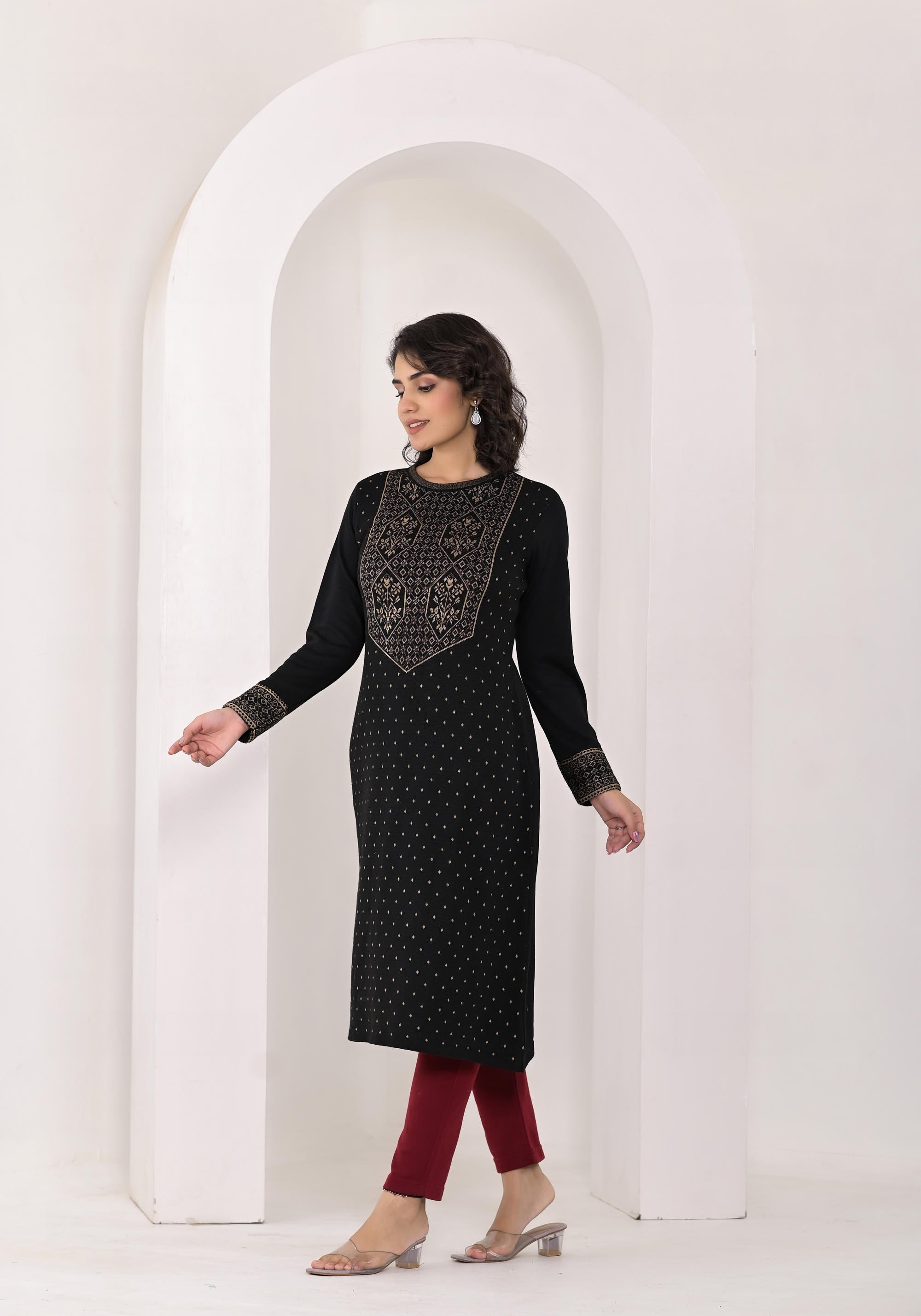 Black Ethnic Motif Printed Cotton Winter Wear Kurta | DesiQlo