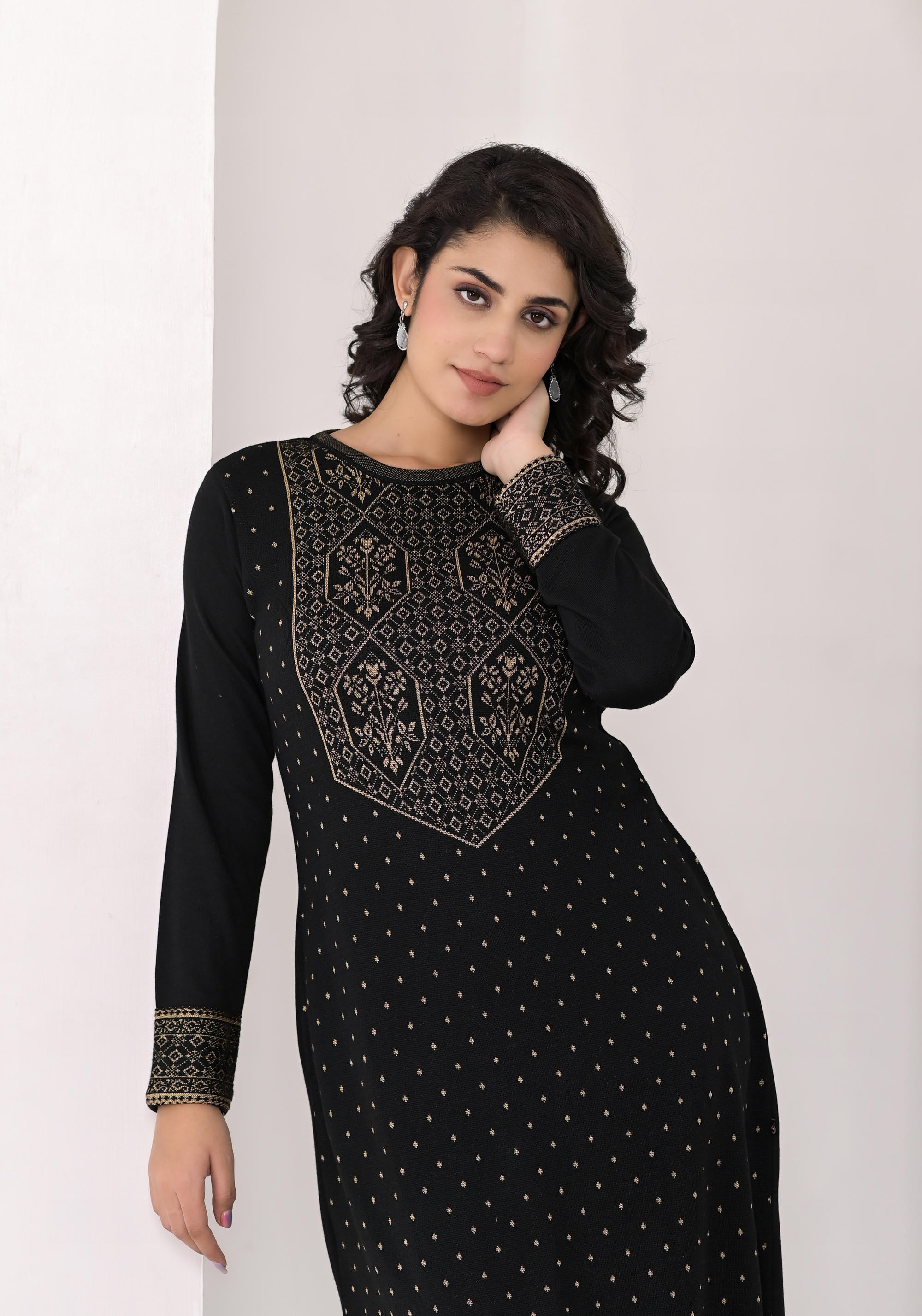 Black Ethnic Motif Printed Cotton Winter Wear Kurta | DesiQlo