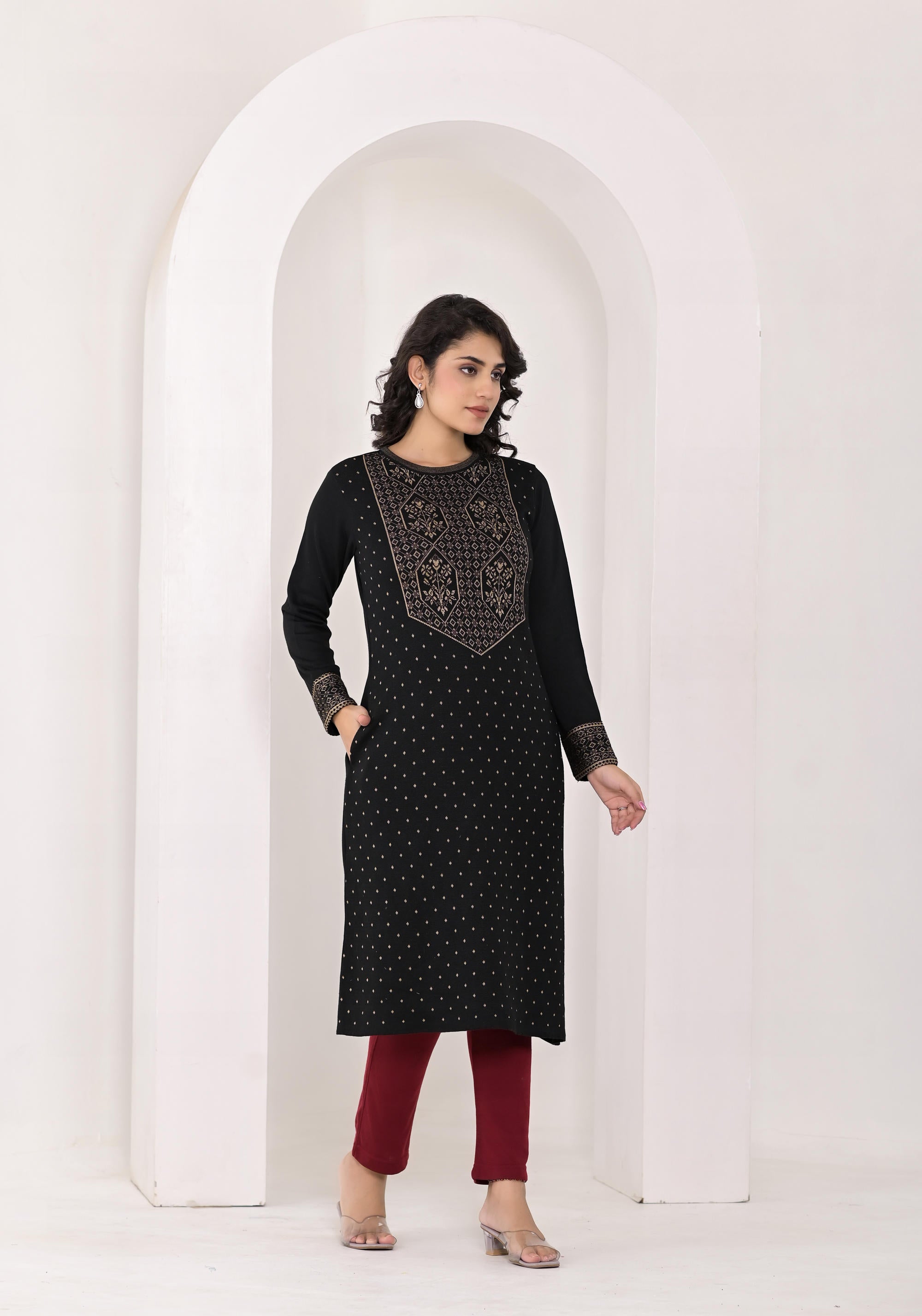 Black Ethnic Motif Printed Cotton Winter Wear Kurta | DesiQlo