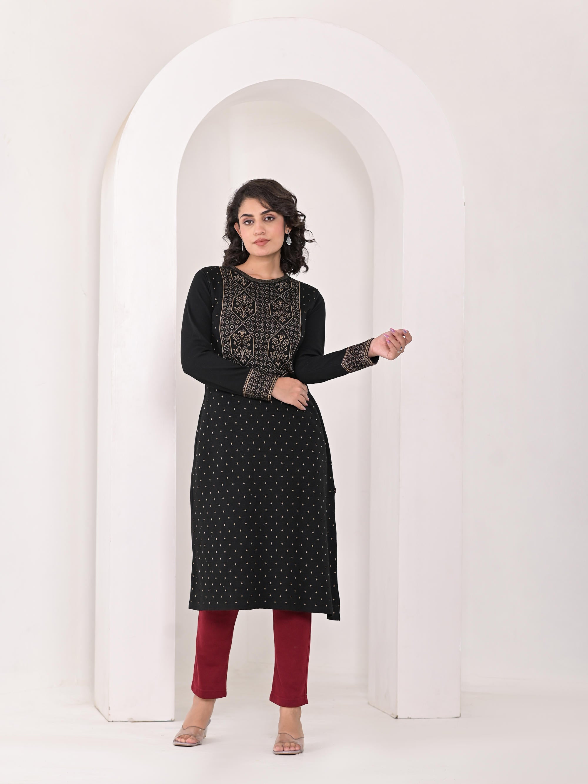 Black Ethnic Motif Printed Cotton Winter Wear Kurta | DesiQlo