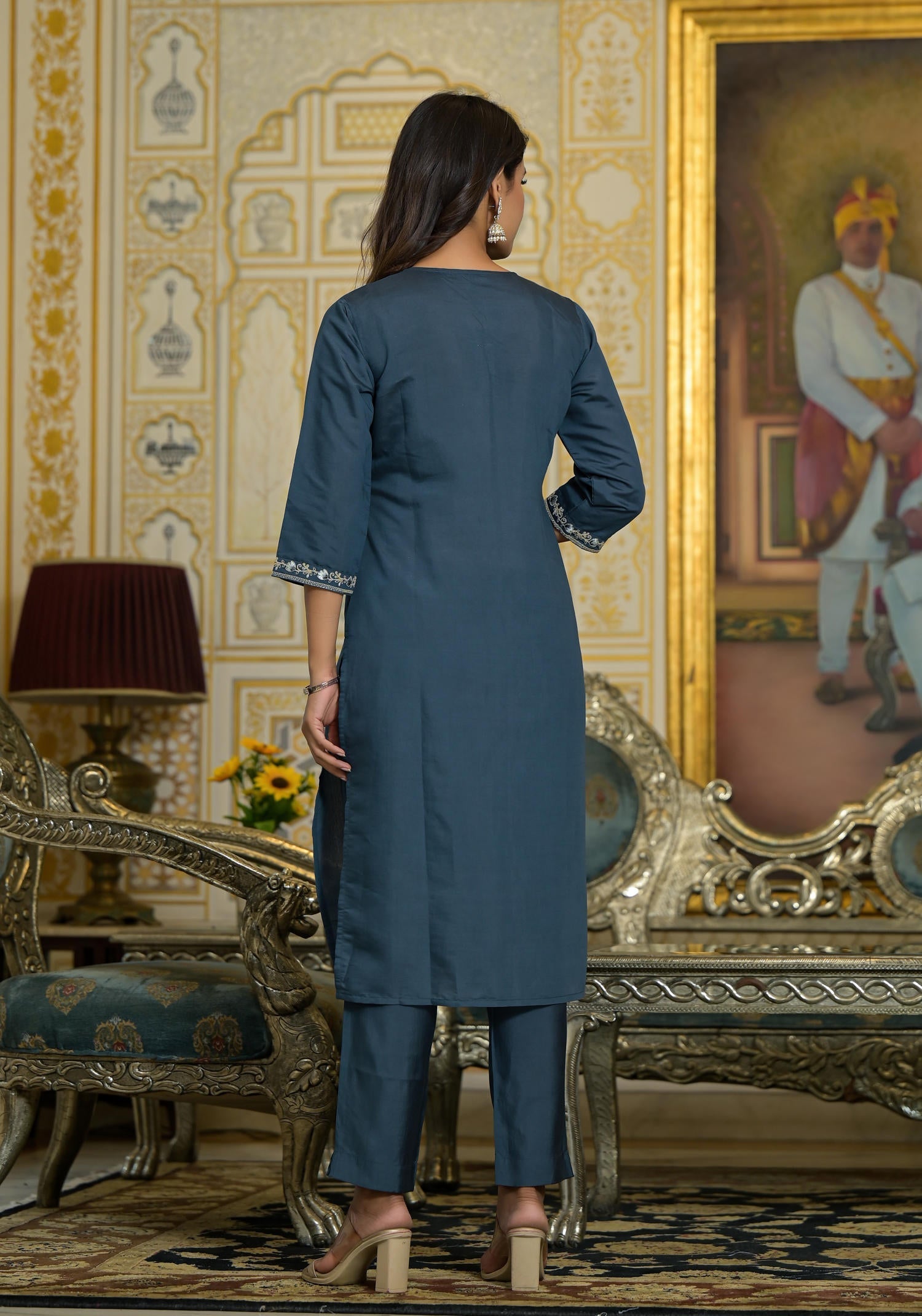 Grey Thread & Zari Embroidered Viscose Kurta Pant And Dupatta Set | De