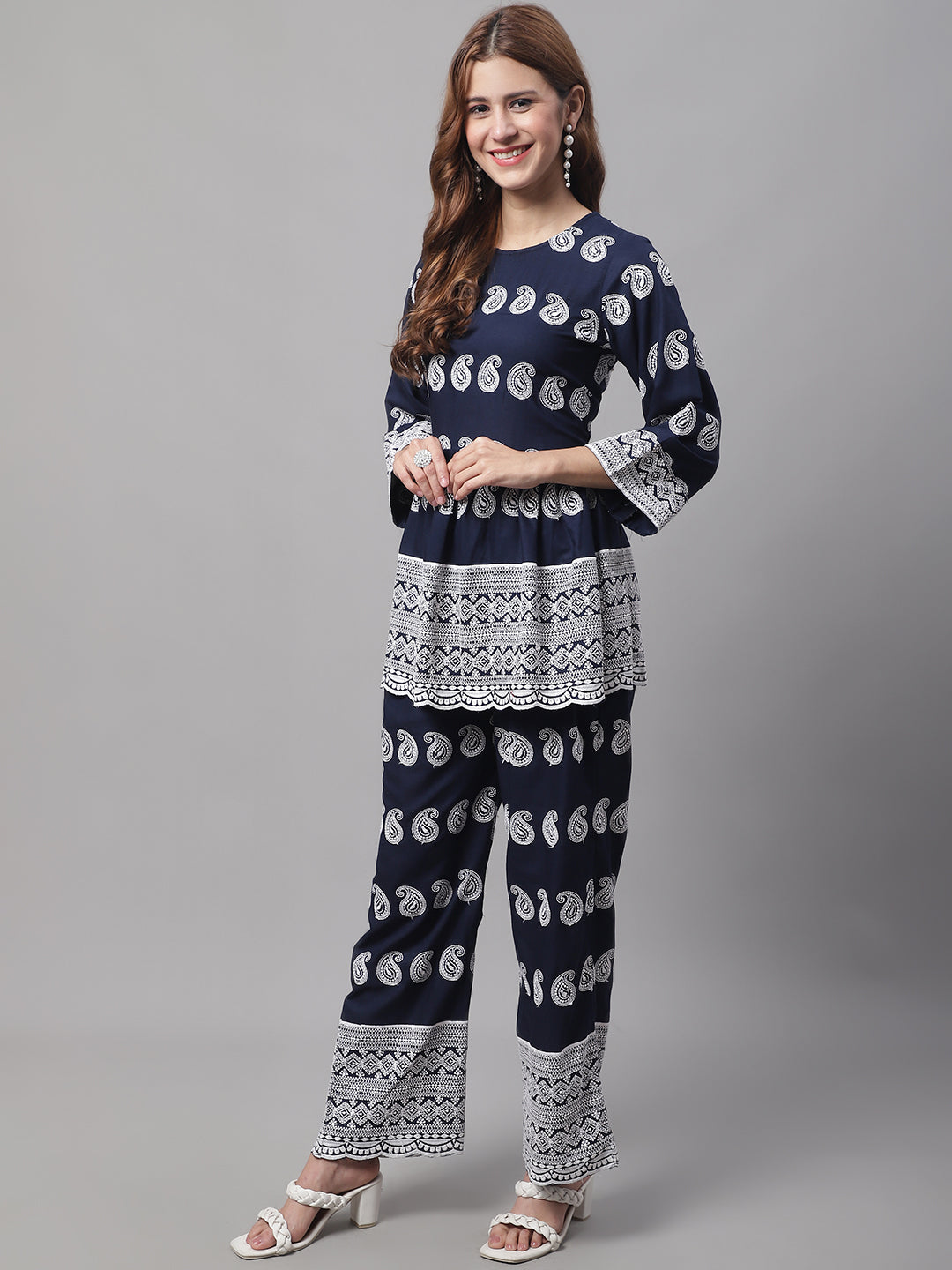 DesiQlo Women Embroidered Women Co-ords set - Blue