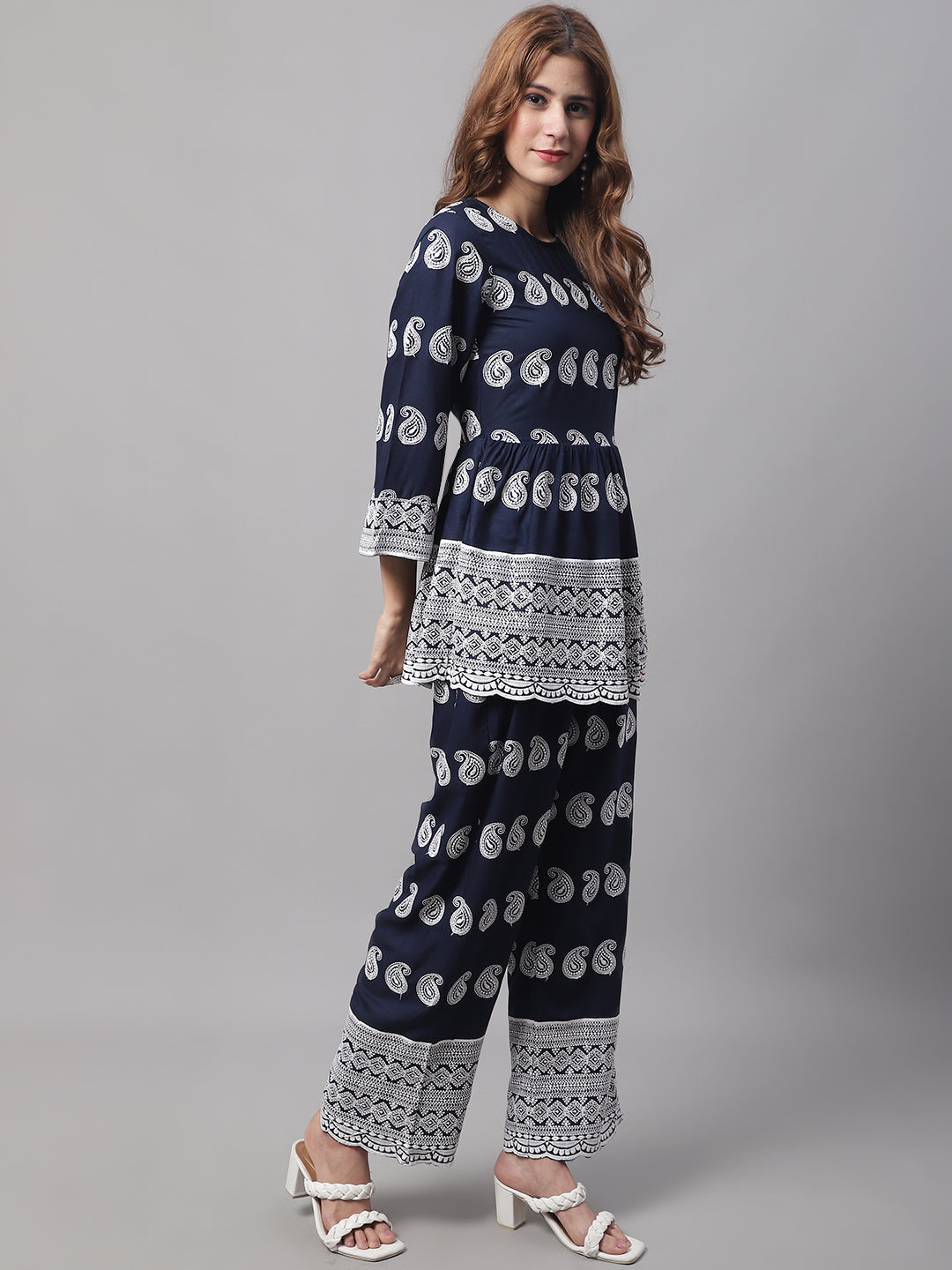 DesiQlo Women Embroidered Women Co-ords set - Blue