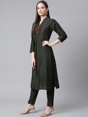 Women Green & Beige Self Design Kurta with Trousers & Dupatta ( JOKS D13GB 1350 Green )