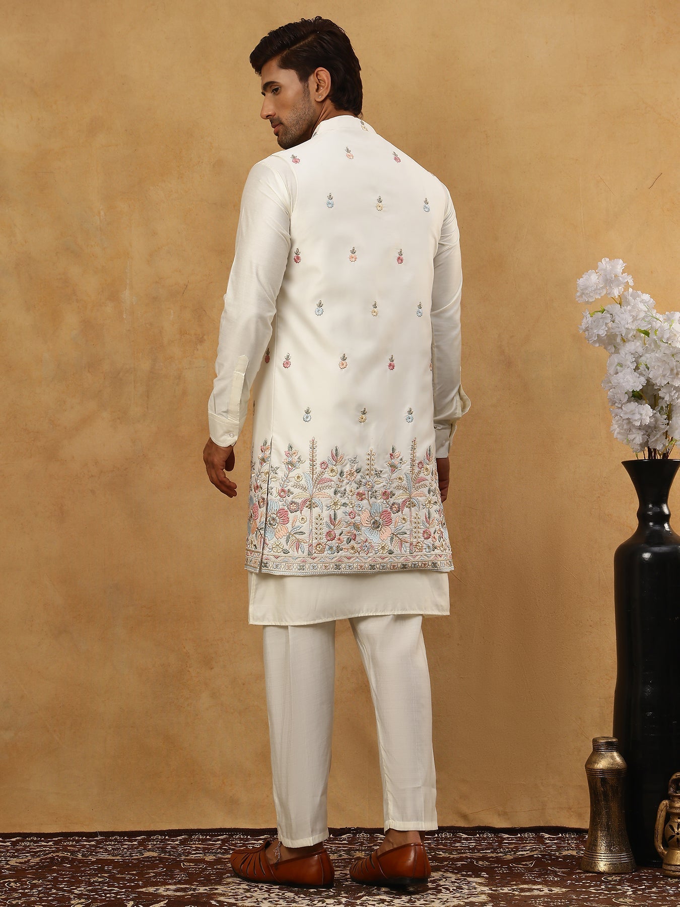 DesiQlo Men Embroidered Nehru Jacket and Kurta Pyjama S - 65KPWCS_592W