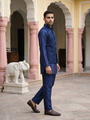 Men Embroidered Velvet Nehru Jacket Kurta Pyjama Set ( JOKPWC 5586N 4099Navy )