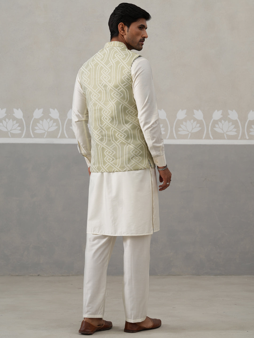 DesiQlo Men Embroidered Nehru Jacket and Kurta Pyjama S - JOKPWC_592W_
