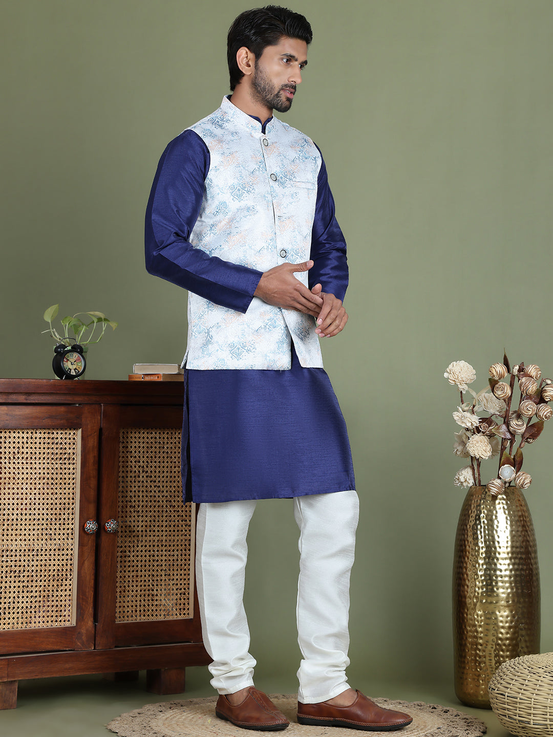 DesiQlo Men Printed Nehru Jacket and Kurta Pyjama Set - Silver