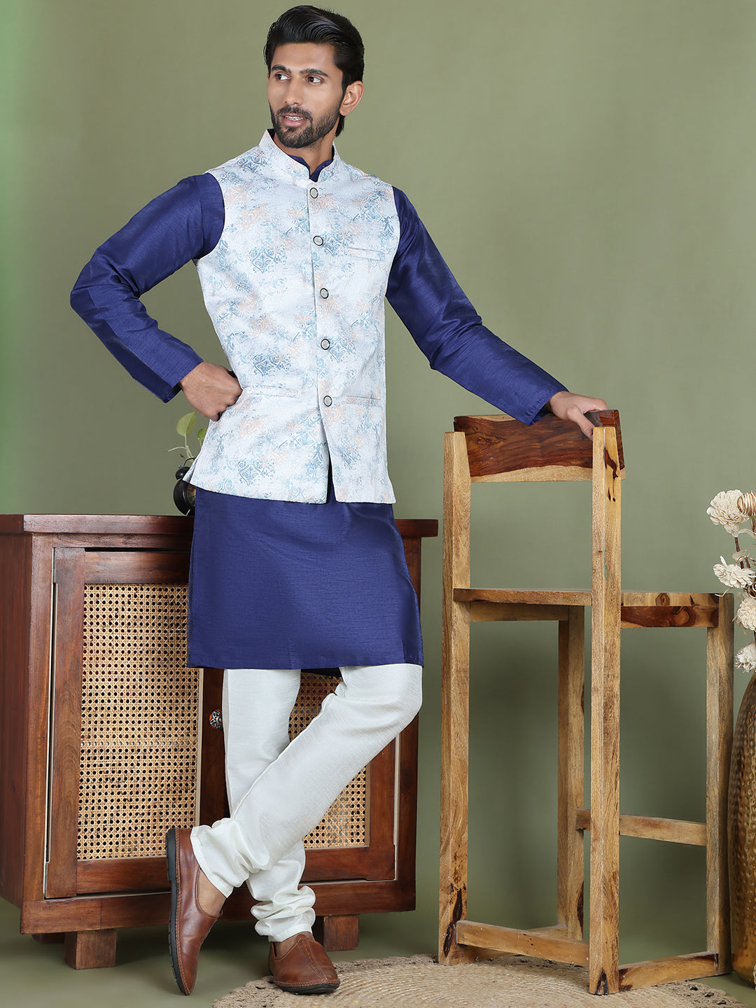 DesiQlo Men Printed Nehru Jacket and Kurta Pyjama Set - Silver