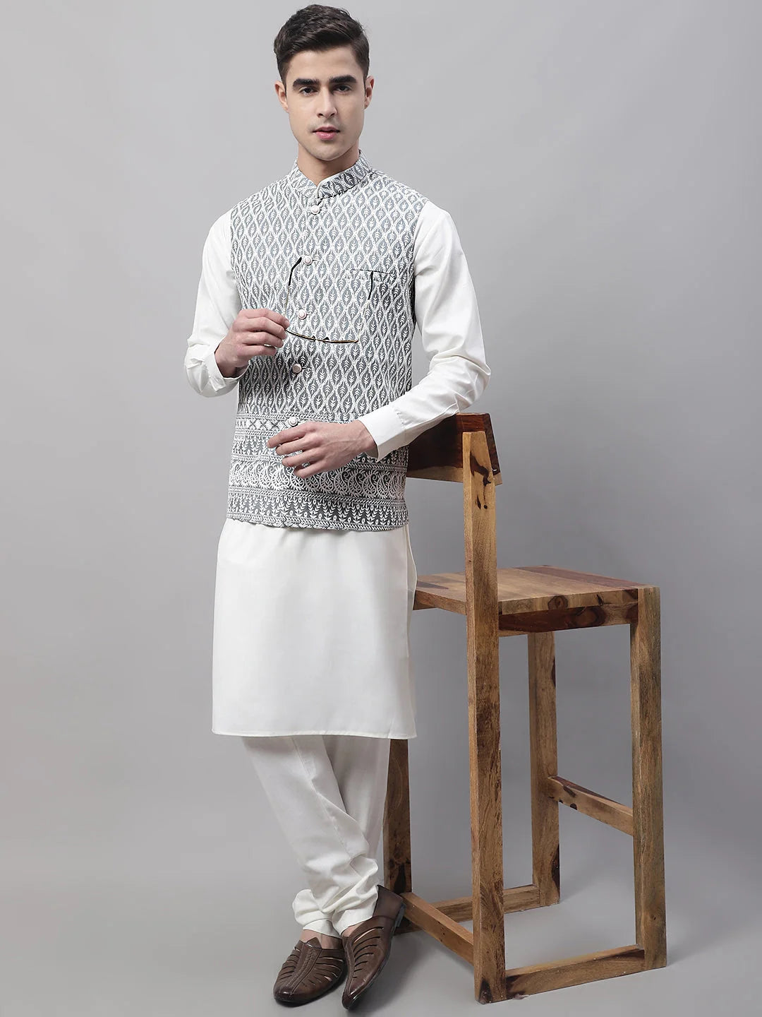 Men off-White Solid Kurta Pyjama with Grey Embroidered Nehru Jacket