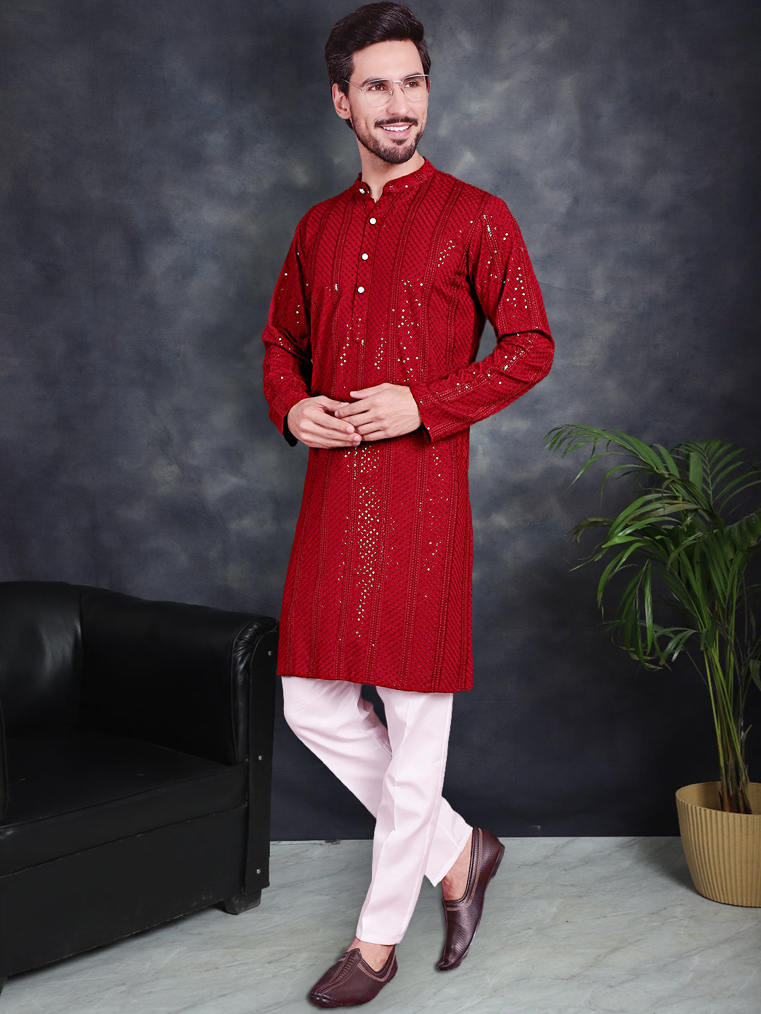 DesiQlo Men Embroidered Kurta Pyjama Set - Red