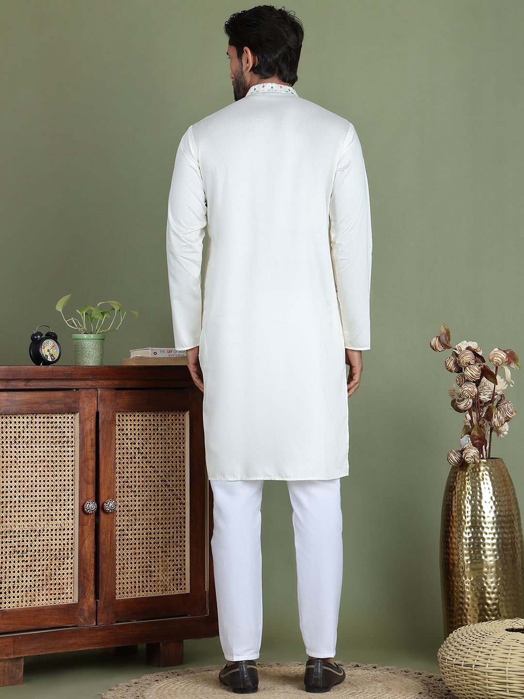 DesiQlo Men Embroidered Kurta Pyjama Set - White - JOKP_5160White_S