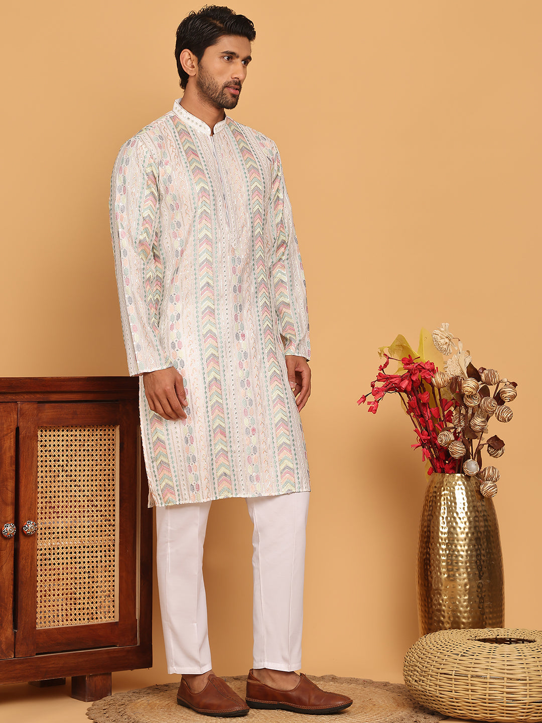 DesiQlo Men Embroidered Kurta Pyjama Set - White - JOKP_P_5161White_S