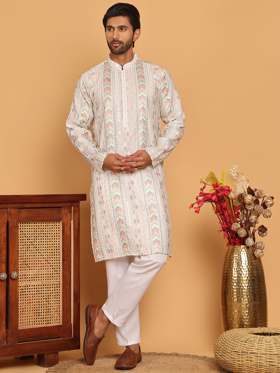 DesiQlo Men Embroidered Kurta Pyjama Set - White - JOKP_P_5161White_S