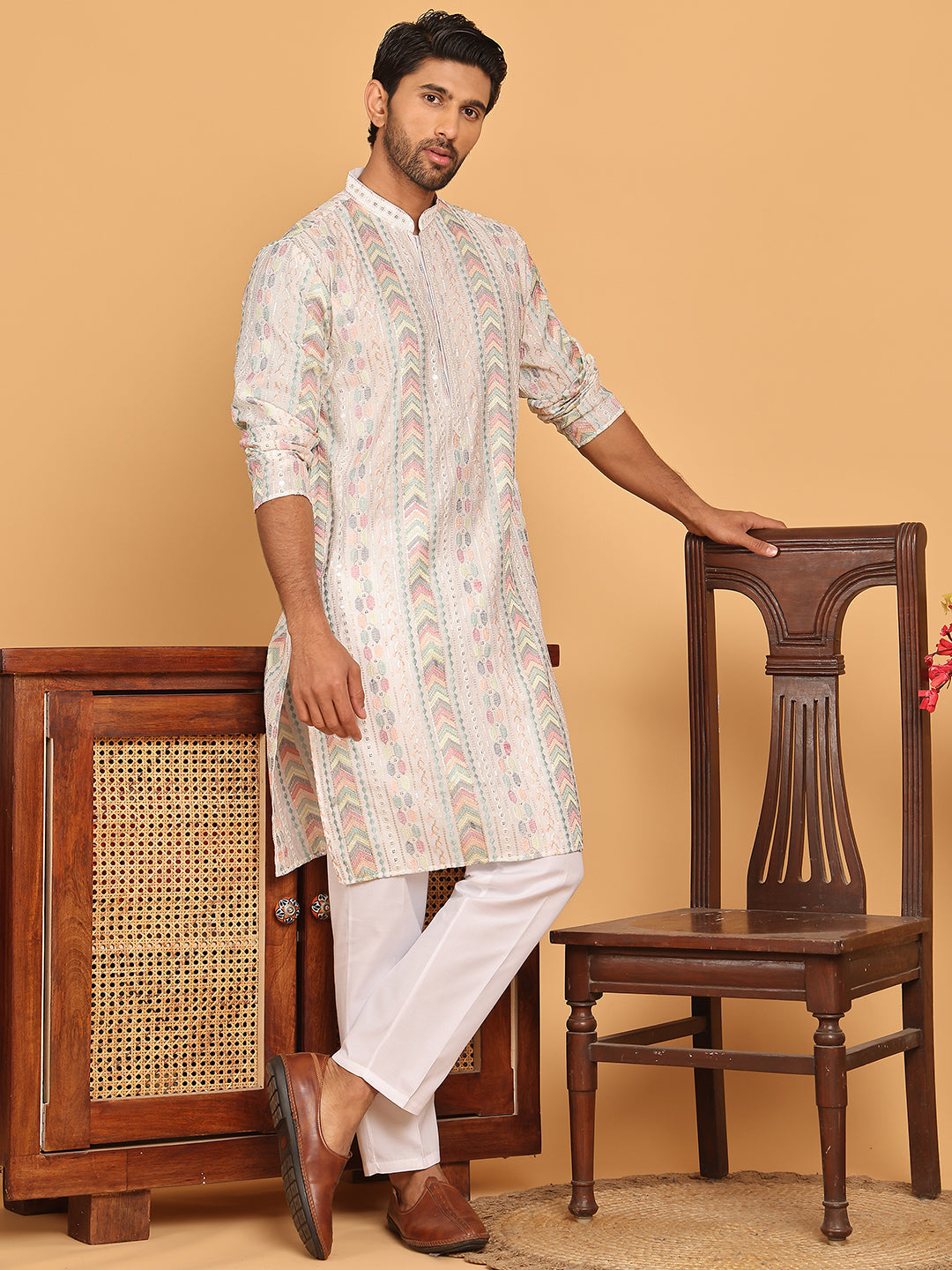 DesiQlo Men Embroidered Kurta Pyjama Set - White - JOKP_P_5161White_S