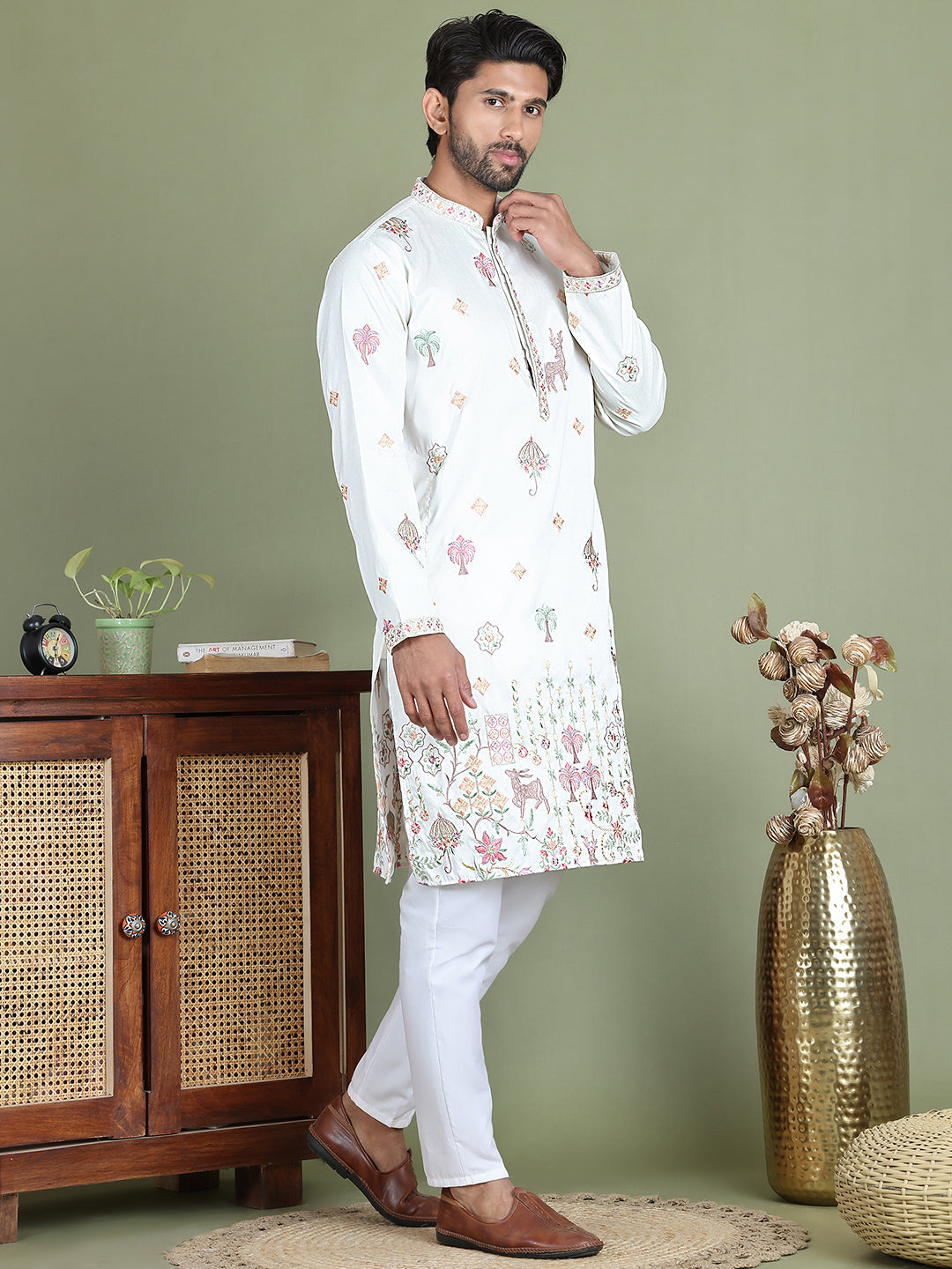 DesiQlo Men Embroidered Kurta Pyjama Set - White - JOKP_5163White_S