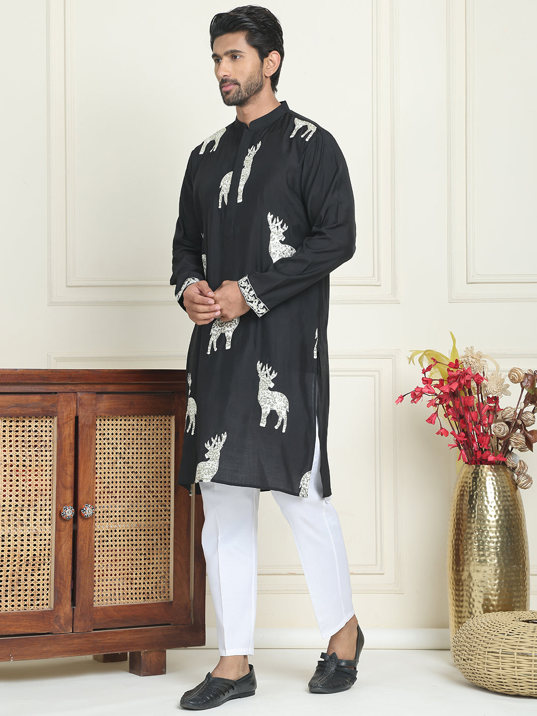 DesiQlo Men Embroidered Kurta Pyjama Set - White - JOKP_P_5196White_S
