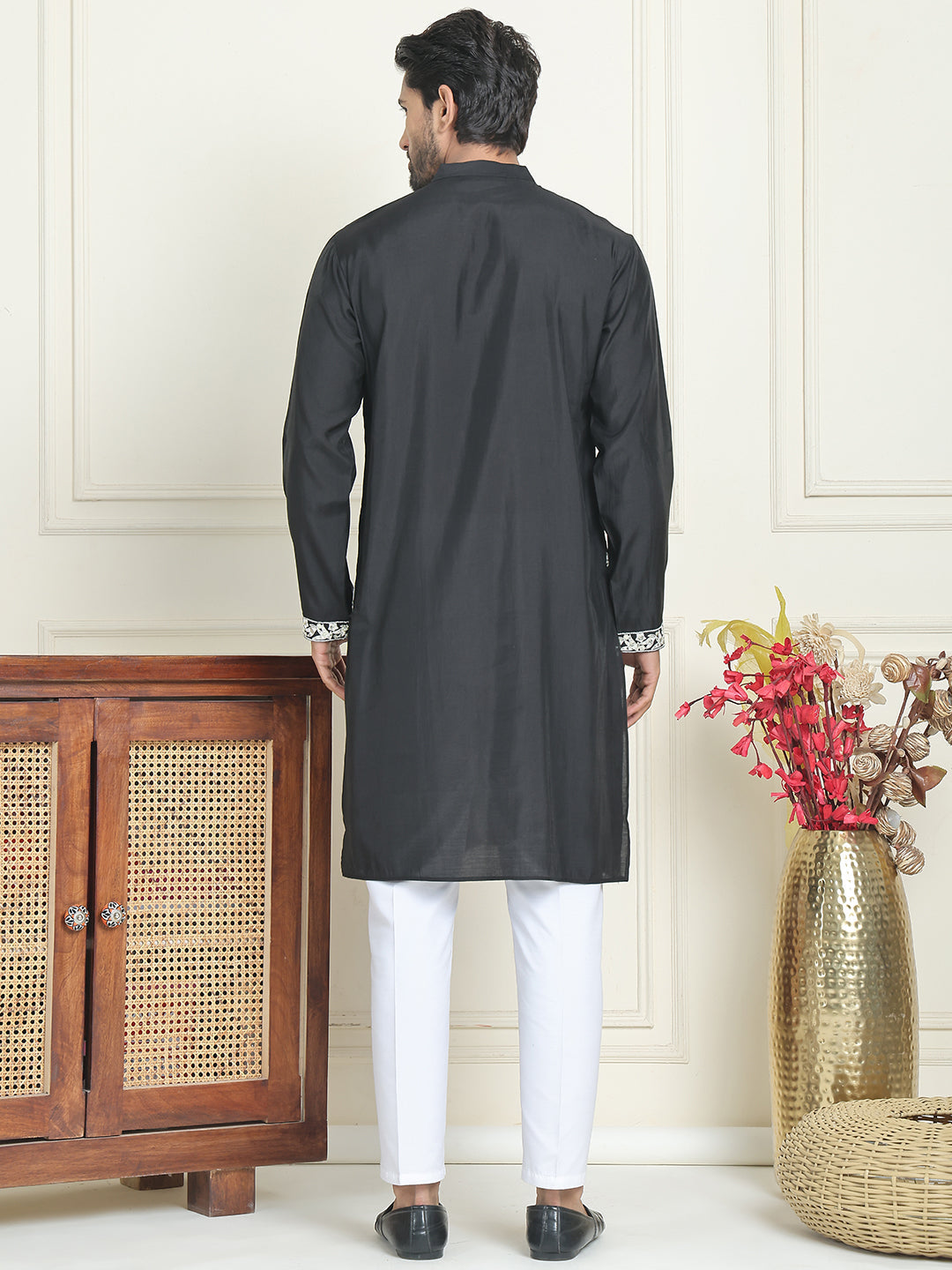 DesiQlo Men Embroidered Kurta Pyjama Set - White - JOKP_P_5196White_S