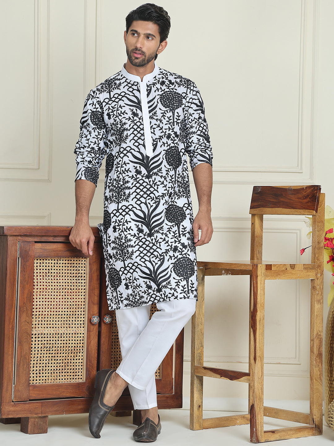 DesiQlo Men Embroidered Kurta Pyjama Set - White - JOKP_P_5201White_S