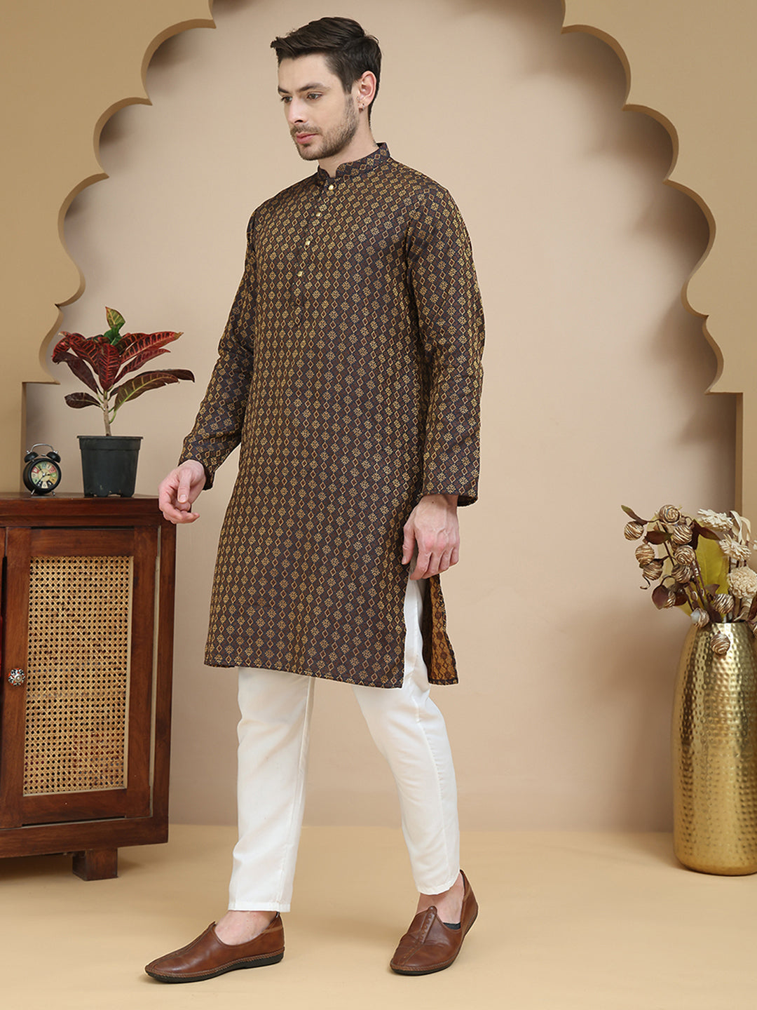 DesiQlo Men Self Design Kurta Pyjama Set - Brown