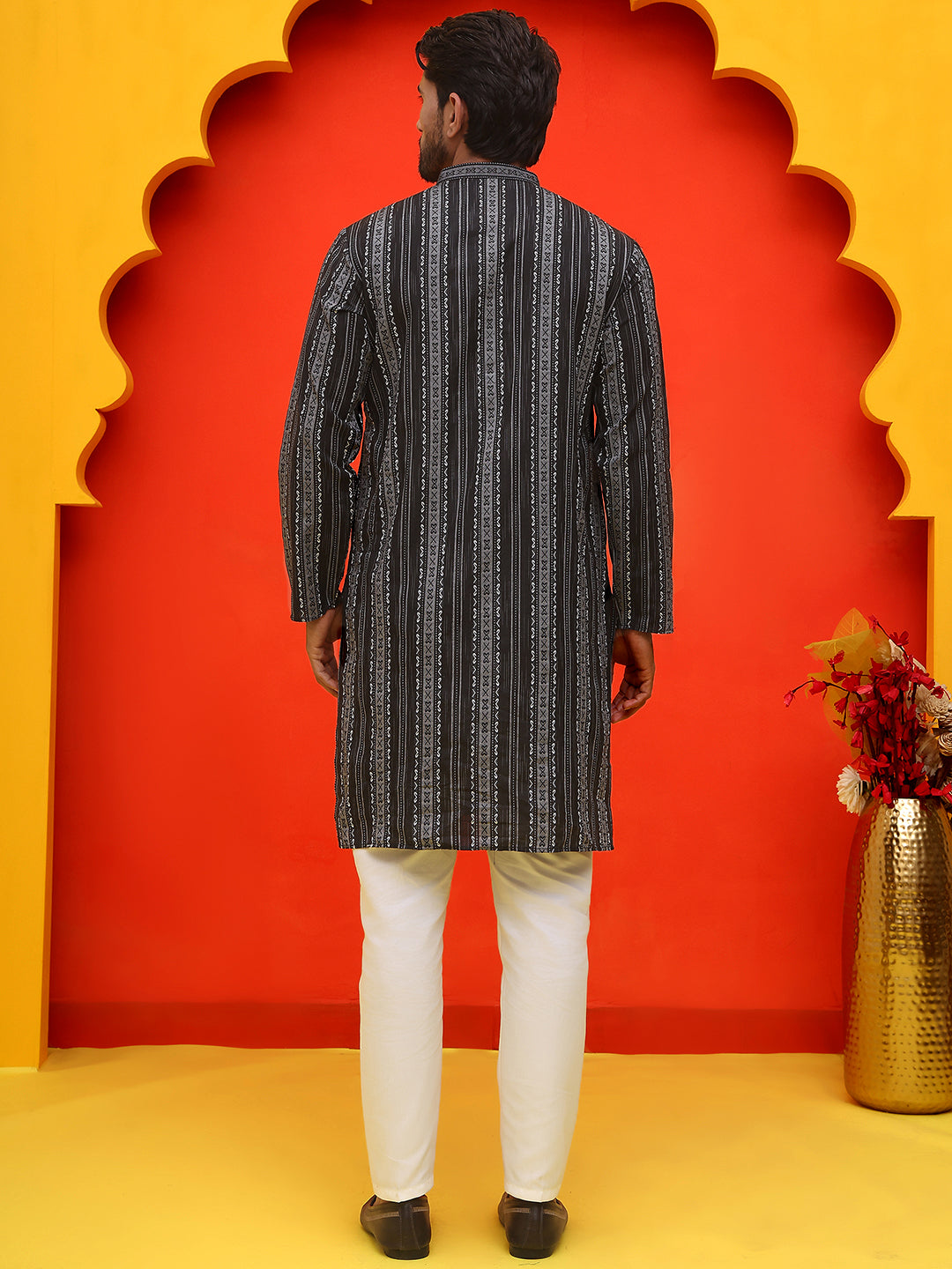 DesiQlo Men Self Design Kurta Pyjama Set - Black