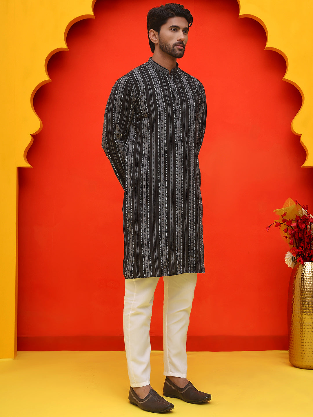 DesiQlo Men Self Design Kurta Pyjama Set - Black