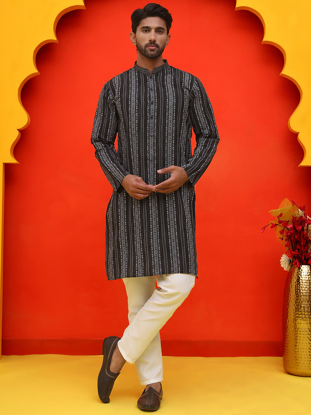 DesiQlo Men Self Design Kurta Pyjama Set - Black