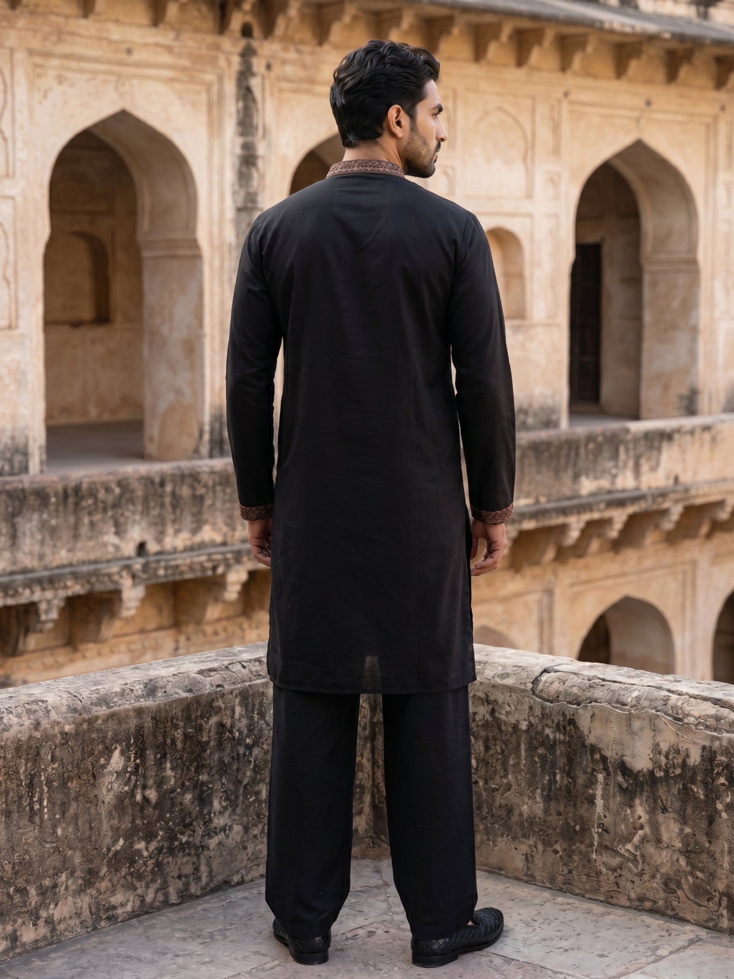 DesiQlo Men Embroidered Kurta Pyjama Set - Gold