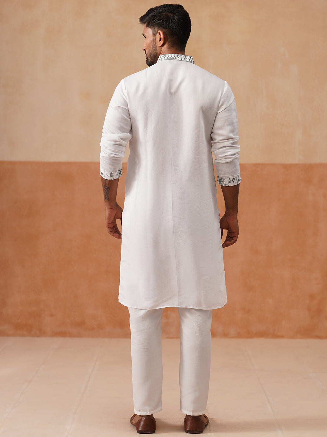 DesiQlo Men Embroidered Kurta Pyjama Set - White - JOKP_P_5296White_S